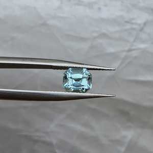 Pierre précieuse naturelle en tourmaline bleue de 1,15 carat, taille coussin, pierre libre non traitée, effets optiques légers, vente en gros - Product Image 4