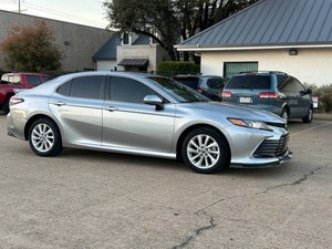 Toyota Camry LE 2022 con Poco Kilometraje - Product Image 3