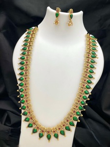 Conjunto de Collar Largo y Pendientes de Latón con Moissanita y Kundan, Diseño Moderno, Calidad Premium, Estilo Sencillo, para Compromiso, Boda o Fiesta - Product Image 3