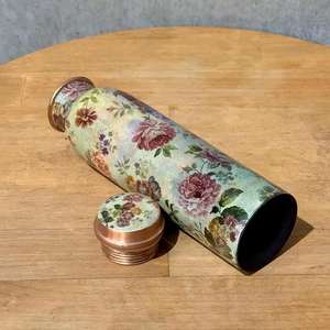 Bouteille d'eau traditionnelle en cuivre 100% avec couvercle à visser Verres anti-fuite réutilisables écologiques et durables pour adultes - Product Image 3