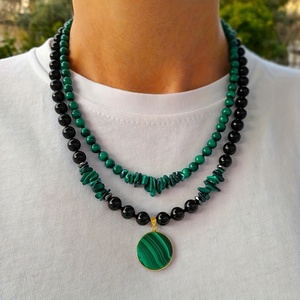 Pendentif artisanal en pierres précieuses naturelles de grande taille - Ensemble de 2 colliers à <span class=keywords><strong>double</strong></span> rangée en malachite et agate noire, multi-brins perlés - Product Image 3