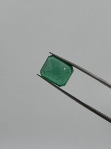 Octogone zambien naturel de qualité supérieure très fin et de haute qualité coupe 4.93 carats pour la fabrication de bijoux - Product Image 4