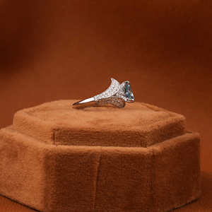 Anillos de compromiso de diamantes cultivados en laboratorio de corte radiante azul vástago dividido personalizado en oro sólido de 14 quilates anillo elegante de moda - Product Image 4