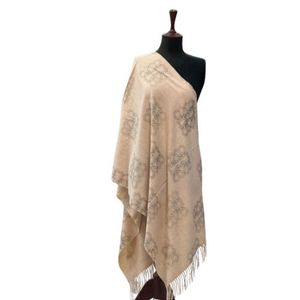 Châle de style vintage pour femmes personnalisé de haute qualité taux de gros laine de cachemire avec options de taille pour les vêtements d'automne - Product Image 2