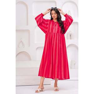 Robe en coton rose avec jupe ample, longueur ras du sol, élégante et décontractée, taille XL, avec détails translucides pour les occasions de jour - Product Image 2