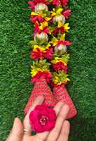 Mehrfarbige Stoff-Jasmin-Girlande zum Aufhängen Indische/Pakistanische Hochzeit Henna Mayun Bühne Heim Mandir Balkon Wand Festival Dekoration
