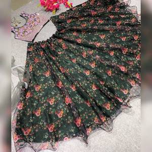Attrayant Lehenga choli pour femmes Organza Floral Print Sequins & Broderie Travail Designer Party Wear, Indian Wear - Product Image 4