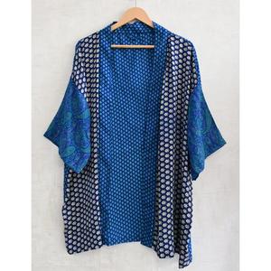 Robe de chambre en soie décontractée respirante pour femmes grandes tailles, imprimé indien patchwork, manches courtes, longueur genou, vêtements de nuit d'automne - Product Image 1