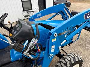 Tracteur compact d'occasion LS MT225E avec chargeur frontal LL3300 - Product Image 5