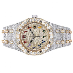 Reloj de moda personalizado de alta calidad con tachuelas de diamantes, números arábigos de arcoíris, lujoso unisex disponible a precio de exportación - Product Image 2