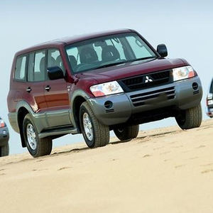 Japón Usado Mits-ubishi Pajero Exceed Modelo Diesel 4x4 SUV con opción completa Interior - Product Image 1