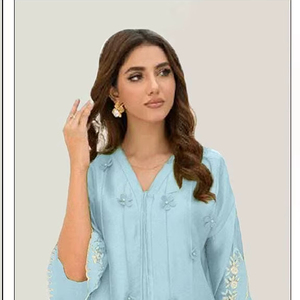 Traje tradicional elegante Shalwar Kameez de seda viscosa Premium para mujer disponible en XL (42) - Product Image 1