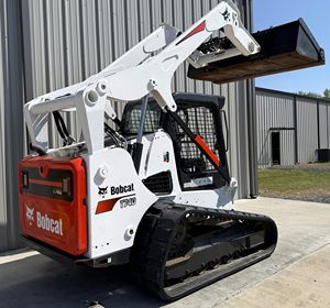 Cargadora de orugas compacta T740, motor diésel de 74 HP, hidráulica auxiliar de flujo estándar, acoplador rápido manual, abierto - Product Image 5