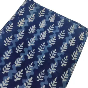 靛蓝手工印花，用于绗缝、服装制作，蓝色花卉印花面料，用于室内装饰。