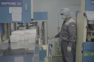 Breathable <b>Waterproof</b> Spunlace Nonwoven Fabric Roll High Quality Cross Microfiber Heavyweight Cold Towels Raw <b>Material</b> Wet Wipes - Product Image 5
