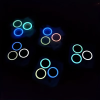 Couverture d'objectif d'appareil photo phosphorescente en verre trempé à effet lumineux automatique pour la nuit, prend en charge la personnalisation du logo OEM