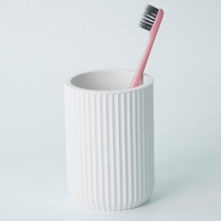 Ensemble d'accessoires de salle de bain en résine comprenant un distributeur de savon Boîte à mouchoirs Porte-brosse à dents Ensemble de toilette stocké pour un usage domestique