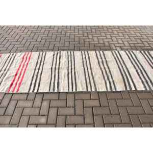 Alfombra turca vintage de 2.8x13.3 pies (85x404 cm), Kilim blanco con lunares - Product Image 3