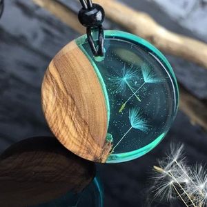 สร้อยคอเรืองแสงทำด้วยมือแนวสร้างสรรค์สำหรับผู้หญิงสร้อยคอเรืองแสงทำจากเรซิ่นรูปเมฆท้องฟ้าสีฟ้าเข้มที่ไม่เหมือนใครสำหรับ2024 - Product Image 6