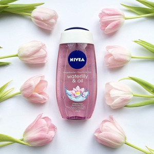 Gel douche hydratant et nourrissant pour toute la journée Nivea Nénuphar & Huile Gel douche Douceur de la peau - Product Image 1
