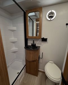 Remolque de Viaje Pequeño Tipo Lágrima de Nuevo Diseño y Calidad, Mini Caravana Tipo Lágrima en Venta para Europa/EE. UU./Australia/Asia con Envío Rápido - Product Image 5