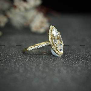 Anillo de Compromiso de Diseño con Halo de Moissanita Corte Marquesa de Lujo al por Mayor para Mujer, Anillo de Plata 925 Chapado en Oro Amarillo para Ella - Product Image 4