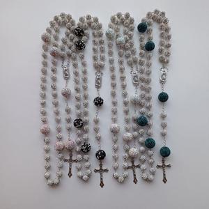 <span class=keywords><strong>Collana</strong></span> <span class=keywords><strong>Rosario</strong></span> Cattolico Personalizzata Multicolore a Sei Strati <span class=keywords><strong>in</strong></span> Lega di Zinco con Croce, Perle Placcate <span class=keywords><strong>Oro</strong></span> e Strass - Product Image 2