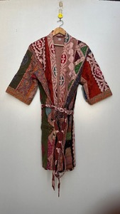 Abrigo de invierno de estilo informal hecho a mano para mujer chaqueta Kantha con regalo de Navidad Kantha Kimono Robe con patrón de letras - Product Image 5