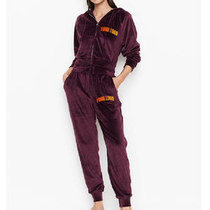 Estilo de moda Streetwear para mujeres modernas Proveedor de etiqueta privada que proporciona chándal de terciopelo personalizado para mujeres - Product Image 4