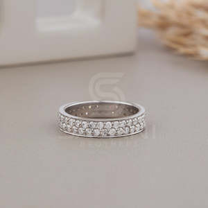 Anillo de Eternidad Doble Fila para Mujer, Anillo de Boda de Plata Delicado con Dos Líneas de Diamantes para Aniversario o Día de San Valentín - Product Image 1
