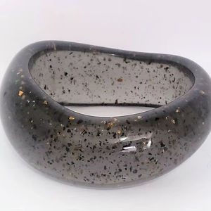 Conjunto de brazaletes de latón y esmalte rojo caliente Brazaletes de moda de resina Brazaletes de resina de diseñador hechos a mano - Product Image 1