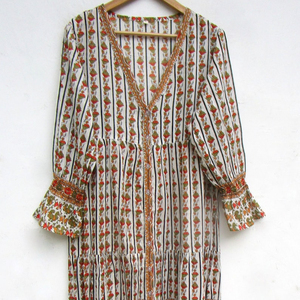 Vente en gros Robe maxi de plage ethnique bohème Robe de nuit à imprimé floral en coton indien faite à la main Peignoir Kimono Bouton Naturel - Product Image 1