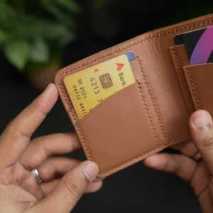 Cartera vertical de piel plegable No.86 en color marrón italiano - Product Image 4