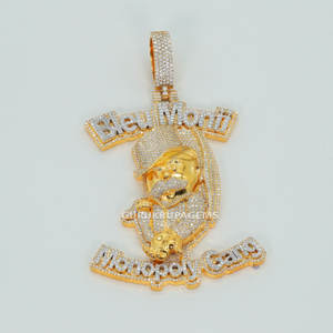 Explore nuestra impresionante colección de colgantes de joyería de hip hop personalizados hechos a mano en oro amarillo de 14K con diamantes VVS hechos en laboratorio - Product Image 1