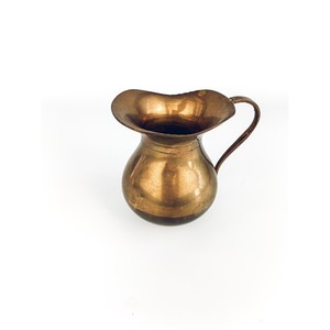 Jarra de Latón Ecológica de Alta Calidad Kraft World, Diseño Vintage Boho Moderno de Mediados de Siglo, Recipiente de Metal Dorado de 1 Litro - Product Image 1