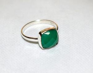 Anillo de Plata de Ley 925 Hecho a Mano con Piedra Preciosa Verde Natural, Regalo para Ella - Product Image 1