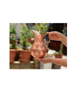 Pichet en cuivre pur fabriqué à la main conçu pour maintenir l'alcalinité de l'eau améliorant le bien-être général et l'hydratation pour le corps quotidien - Product Image 3