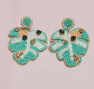 Pendientes de cuentas bordados hechos a mano 100%, diseño de hoja, uso diario en el hogar, la mejor calidad, pendientes de uso de regalo para niñas y mujeres - Product Image 2