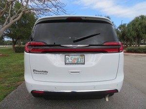Listo para Enviar: Chrysler Pacifica Select 2025, Minivan de 4 Puertas, 280 Millas, Blanca, Minivan de Pasajeros, 3 Años de Garantía, Título Limpio - Product Image 3