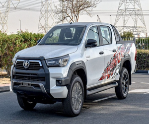 Toyota Hilux SR5 Adventure 2024 de Segunda Mano, Doble Cabina, Diésel/Gasolina, Grado Industrial, Plástico OEM para Bricolaje, Camioneta Pickup - Product Image 1