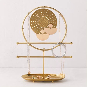 Support de bijoux décoratif de luxe en métal avec finition dorée pour le stockage d'affichage et les supports de bijoux de décoration de table - Product Image 4