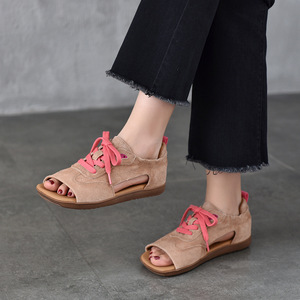 Chaussons d'intérieur en cuir souple pour femmes avec semelle intérieure rembourrée, confortables et décontractés, et claquettes classiques en cuir pour hommes - Product Image 1