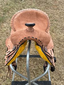Ensemble de sellerie pour cheval en cuir de vache de qualité supérieure, cuir naturel, selle de course western avec couleur et taille personnalisables pour l'équitation - Product Image 5
