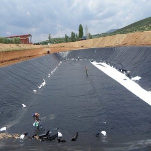Revestimiento de estanque de Geomembrana de HDPE Espesor 0,75mm, 1mm, 1,5mm, 2mm Rollo de revestimiento de HDPE de Geomembrana de HDPE personalizado y moderno - Product Image 3
