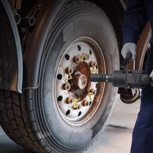 Clé à chocs pneumatique à double marteau de 1 pouce, 6000 tr/min, couple de rupture de 2730 pi-lbs, clés pneumatiques OEM personnalisables - Product Image 1