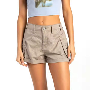 Shorts cargo en coton pour femmes avec poches, coupe confortable pour les tenues de rue d'été, shorts pour femmes - Product Image 1