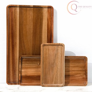Plateau de service en bois avec finition élégante, parfait pour servir des aliments et des boissons - Product Image 4