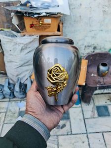 Urne funéraire gravée de haute qualité, très vendue, pour cendres humaines, en métal, artisanat américain, décoration d'intérieur, 220 pouces cubes - Product Image 4