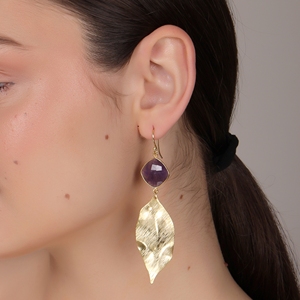 Pendientes de gota de amatista de latón chapado en oro de 18 quilates DUA hechos a mano | Declaración de boda de mujer de moda | Proveedor exportador de Jaipur - Product Image 5