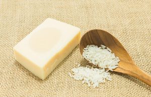 Vente en gros de savon fait main savon de riz à l'huile de son de riz farine de riz à la peau sensible origine Vietnam ANGLE - Product Image 3